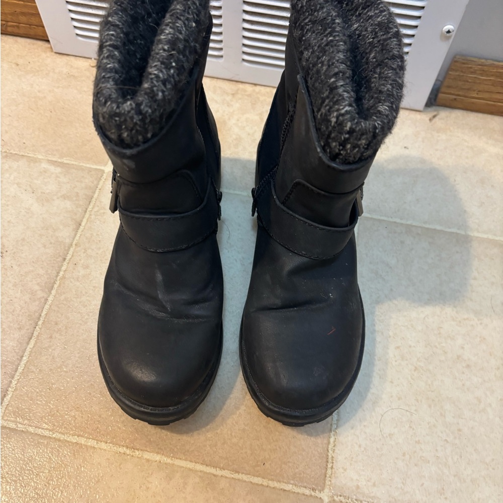 Roxy Black Ankle Boots with Gray Cuff